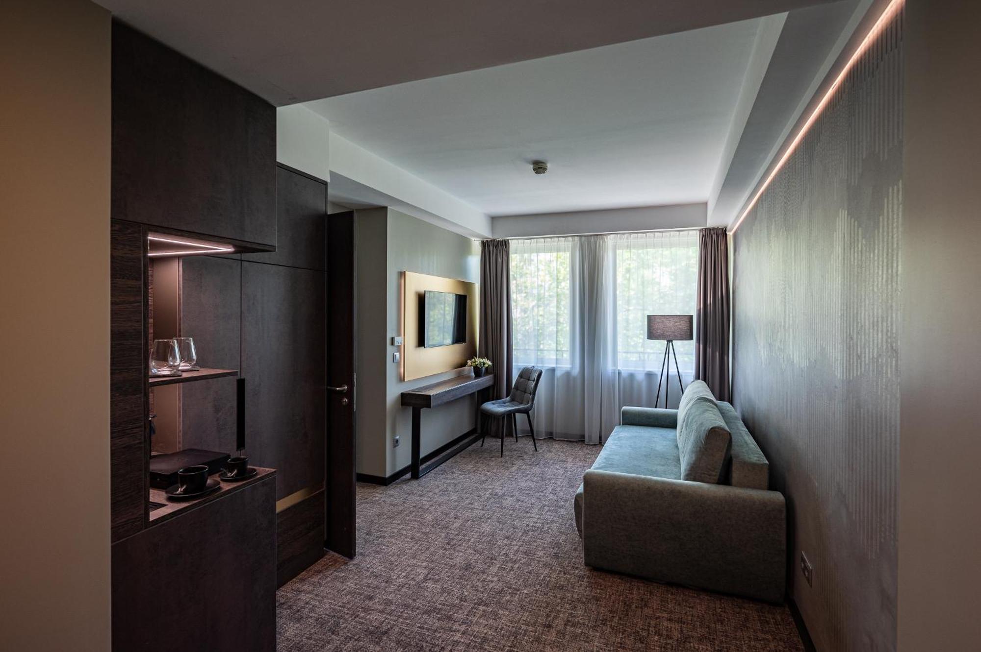 Deluxe Grand Suite – Deluxe Building